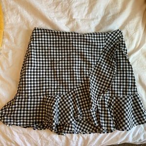 FOREVER 21 gingham mini skirt ruffle
